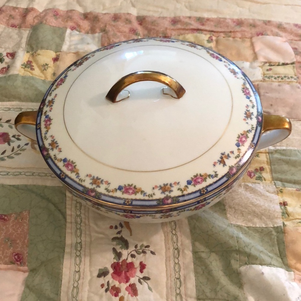 Round covered Vegetable Dish Serving